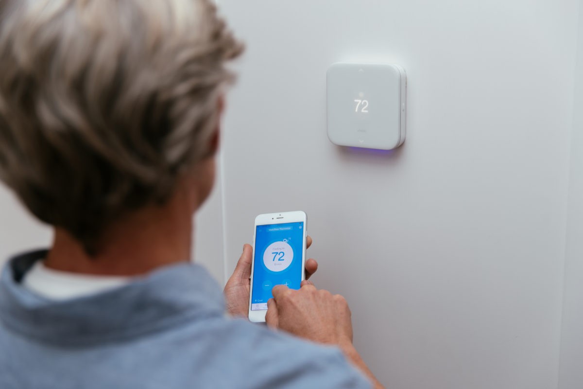 Vivint mobile app being used to control Vivint thermostat